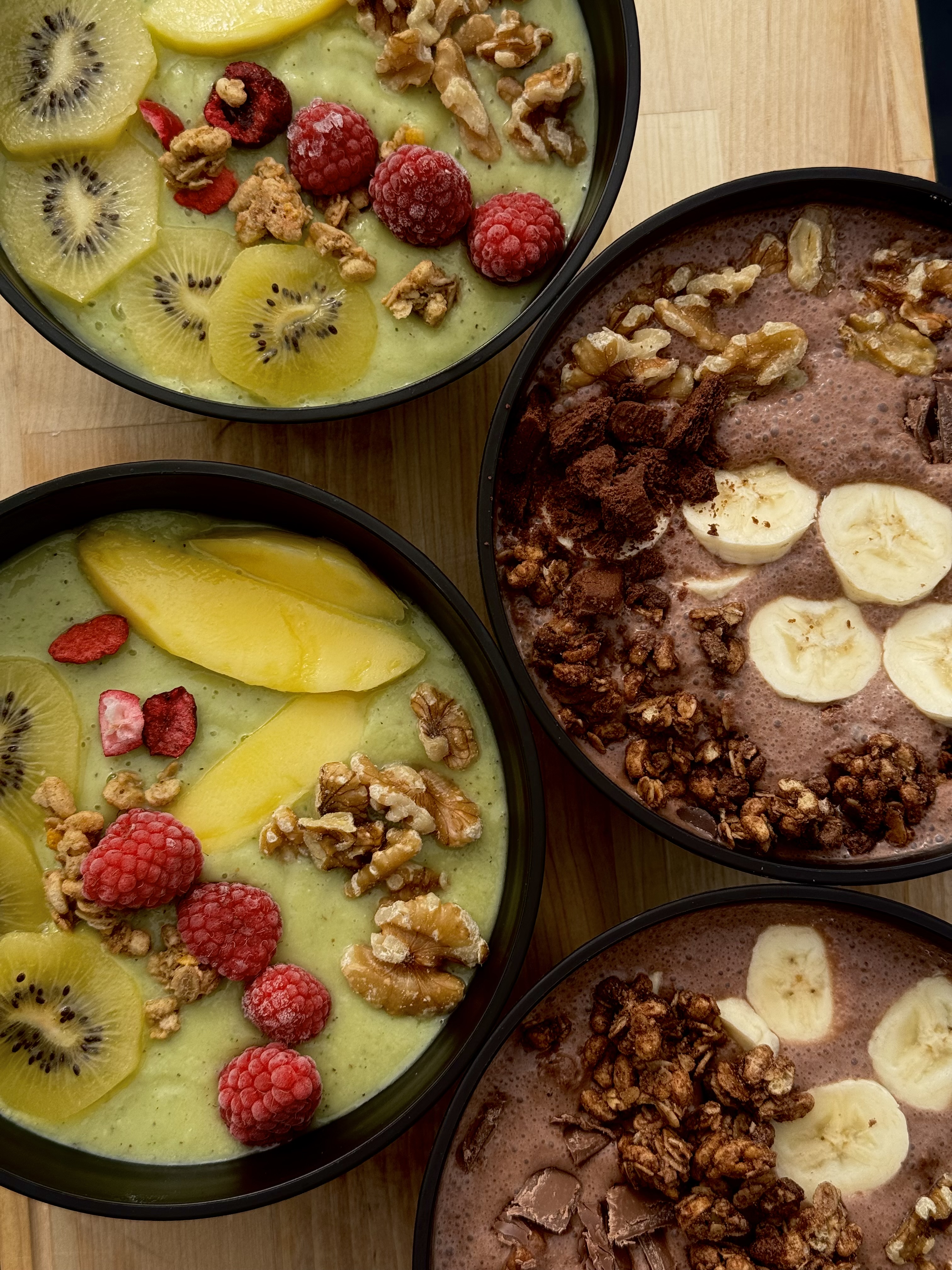 FRESHLY smoothie bowls at festival — photo 1